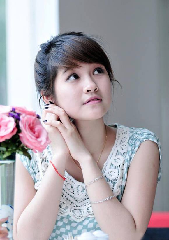 Hình Ảnh Cô Gái Tóc Dài Đẹp Xu Hướng Thời Trang Nóng Bỏng Và Đầy Thu Hút